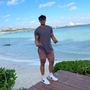 Meet your Posher, Travis